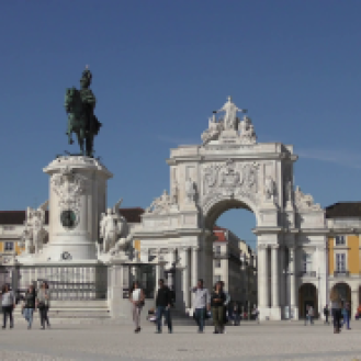 lisbon-portugal-famous-arch-at-the-praca-do-comercio-terreiro-do-paco-lisbon-portugal-and-the-triumphal-arch-arco-da-rua-augusta_soag_tvp_thumbnail-full01